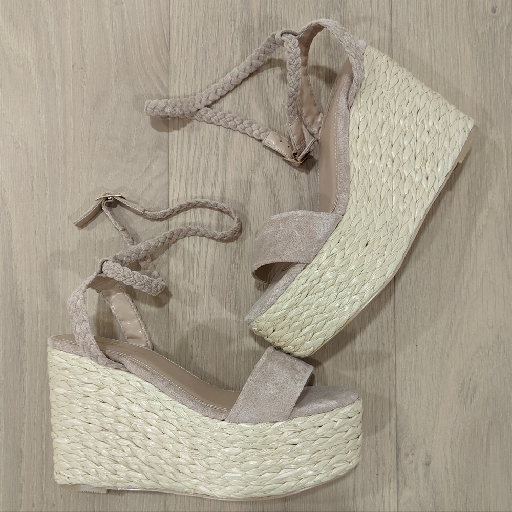 Lulu's platforms - Picture 8 of 9